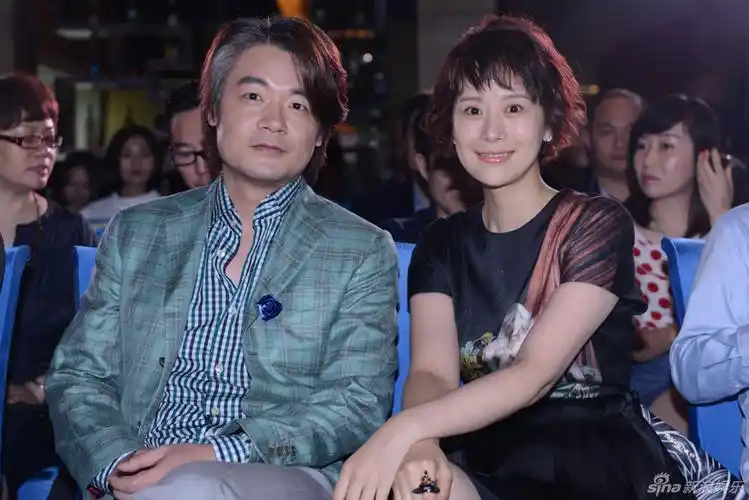 组图:张嘉佳庆功会 携手王家卫合作《摆渡人》_高清图集_新浪网