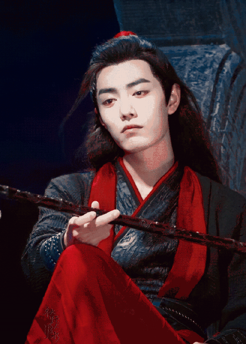 陈情令超话#肖战魏无羡#xz#肖战陈情令#    红发带,一支笛,一身黑衣