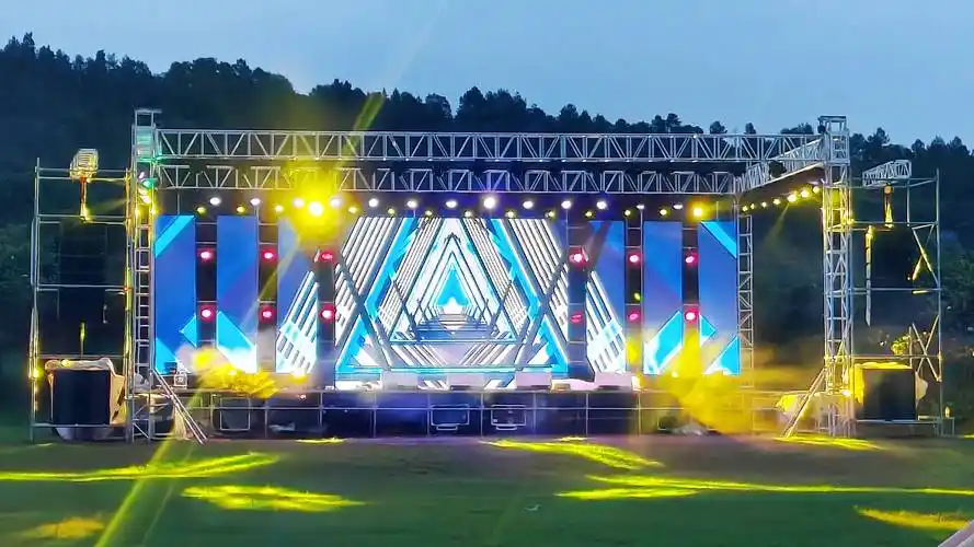 户外营地舞台随着人们对生活品质要求的不断提高,类似