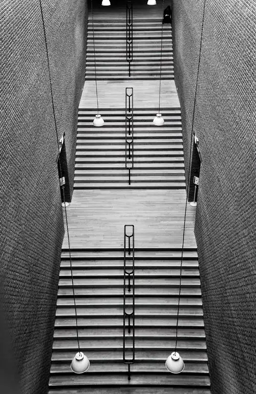 一座建筑的全貌与局部细节有哪些拍摄到位的构图与视角