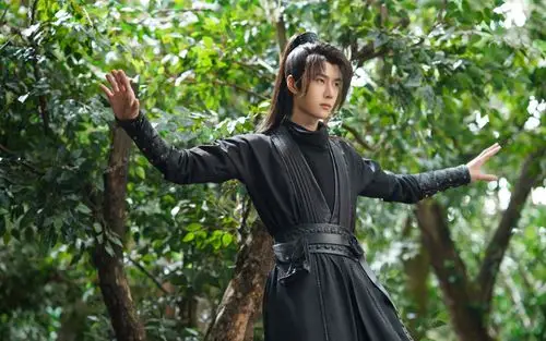 王一博《有翡》剧照图片桌面壁纸