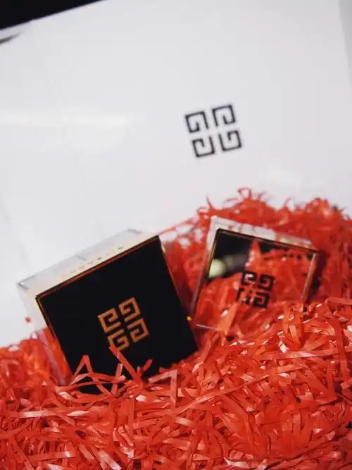 纪梵希的情人节礼盒美呆7878