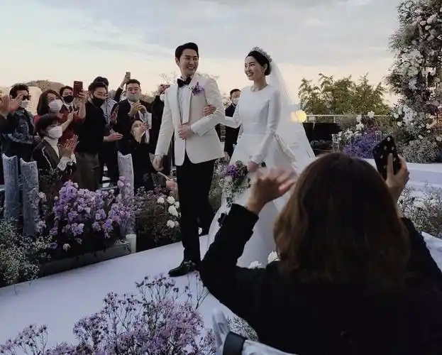 40岁韩国男神junjin婚礼现场照曝光空姐妻子气质出众