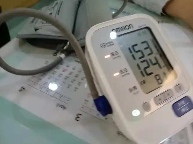 22岁,刚确诊原发性高血压(三级高血压),现在有点不开心.(看我这贴吧.