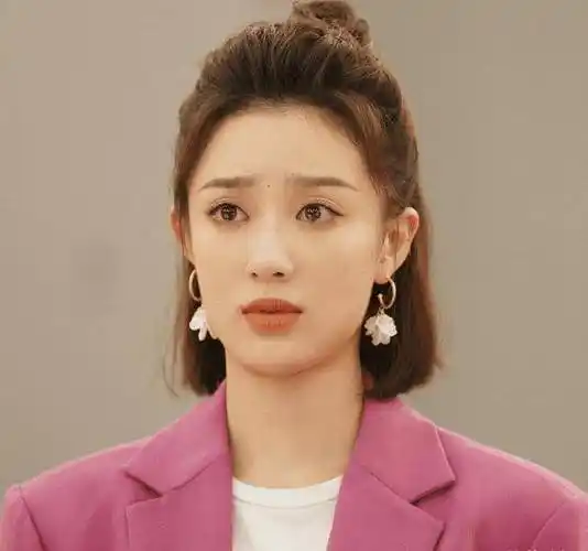 傻白甜"朱闪闪"现照曝光,如今逆袭成御姐,美到王自健都不敢认_角色