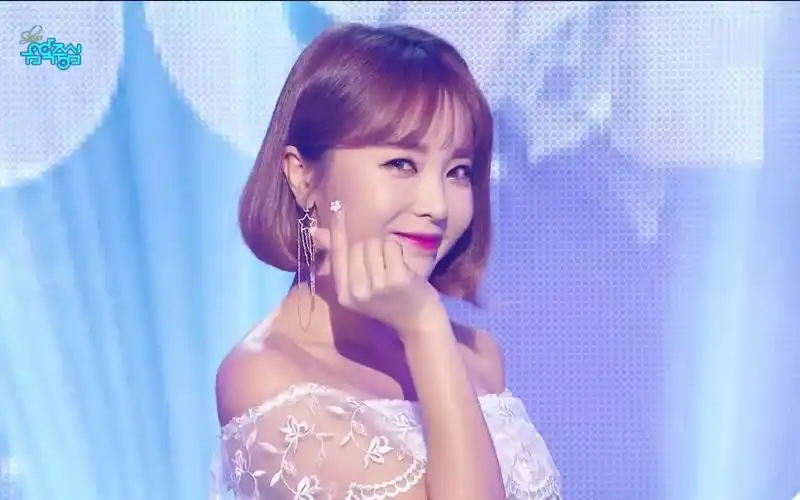 180302 洪真英 kbs音乐银行上班路