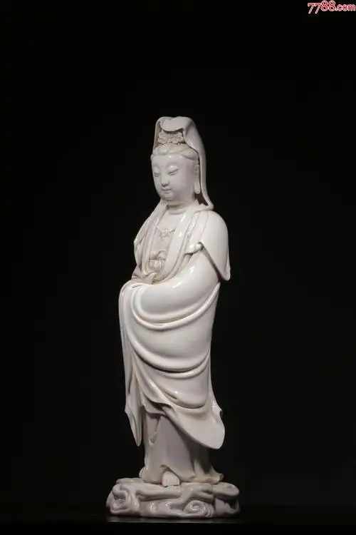 海外回流"何朝宗"款德化观音立像