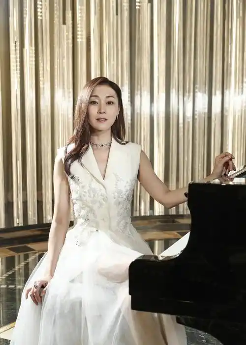 原创50岁万绮雯容颜不改依旧腿玩年3个动作练同款美腿