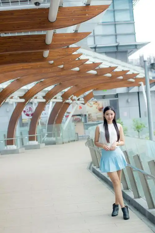 性感巨乳内衣模特私房情趣美女写真