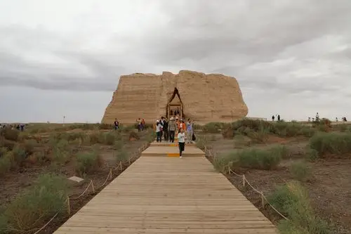 玉门关是汉时通往西域各地的门户,遗址在甘肃敦煌西北小方盘