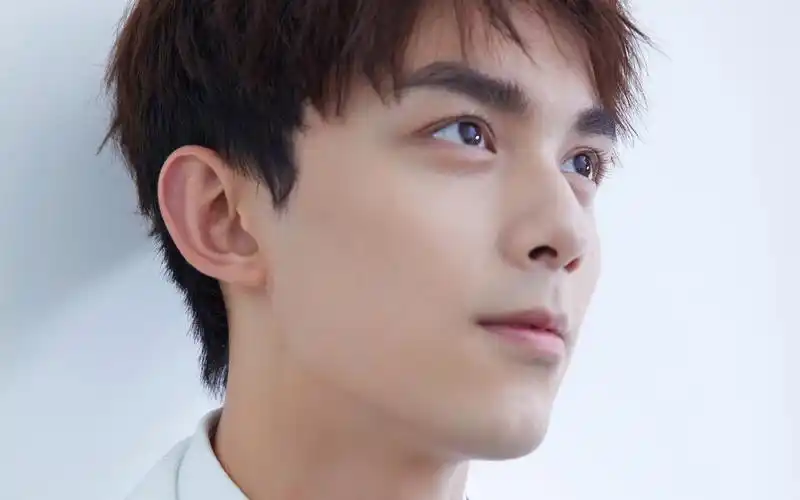 帅哥吴磊电脑桌面壁纸图片