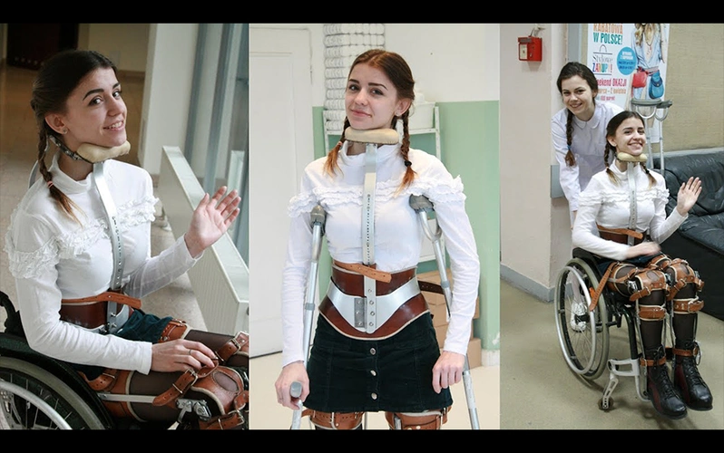 玛丽的扮演轮椅和全身支撑