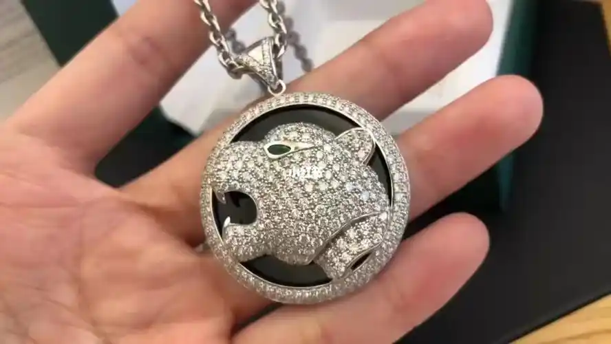 新款18k金镶嵌满钻豹子头男士吊坠钻石545ct石重439克编号clbkk945688