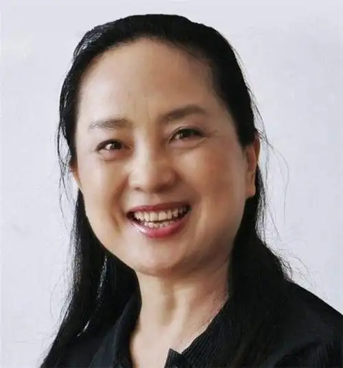 北影三枝花张金玲当他们受欢迎时他们退休了