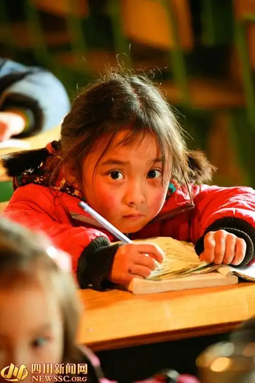 四川贫困村小照片引关注 网络名人发倡议修学校 图