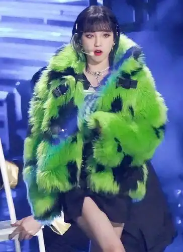 宋雨琦"小鸟腿"太绝了!站直像安上"假腿",不买保险太可惜