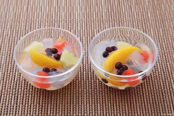 白凉粉水果果冻,美食做法大揭秘!清凉必备小吃,让你尽享美味!