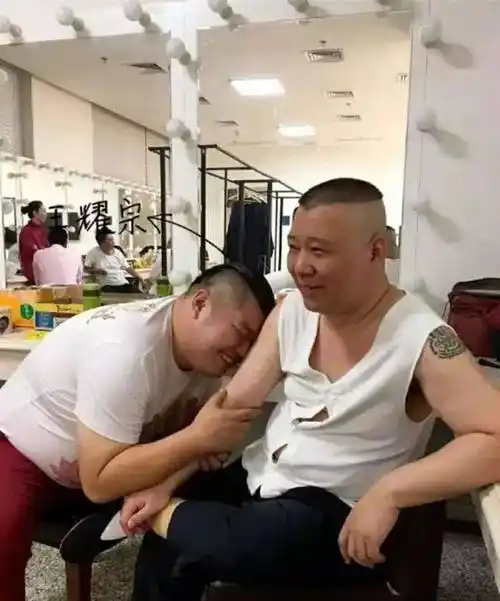 郭德纲的纹身讲究,岳云鹏纹身搞笑,张云雷的纹身来自高僧之手_孙越
