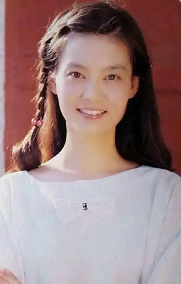 她曾是朱军一生追不到的女人:离婚35年看破红尘,现