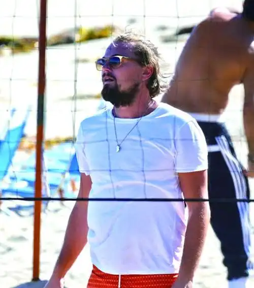 莱昂纳多发福近照曝光 留长胡须形象邋遢(图)