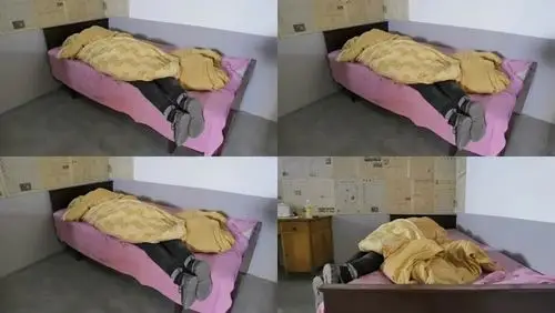 悲伤欲绝蒙头大睡