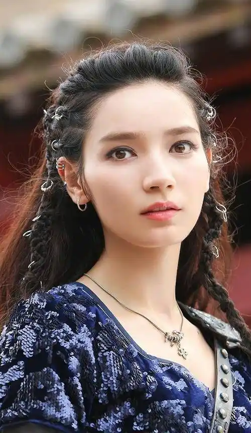 俞晴俞晴,1982年9月生于新疆,影视演员,歌手,曾拍摄过时尚诱人的"红色