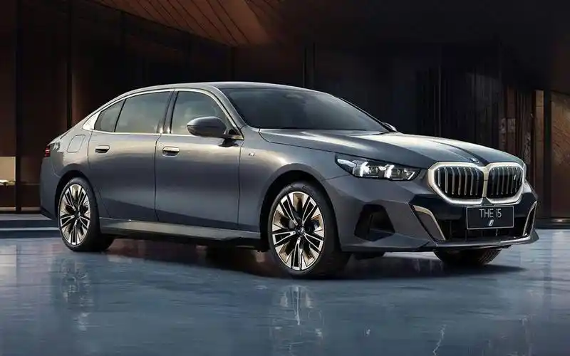 第八代宝马5系将于广州车展首发看完这外观内饰想提奔驰e级