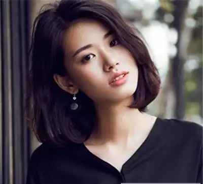 齐肩短发烫发的优雅淑女小女人-好发型