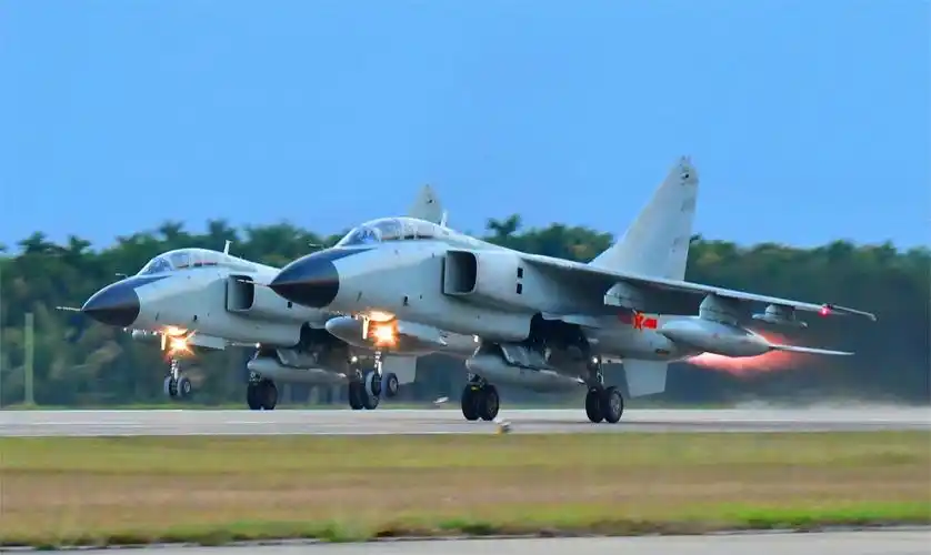 南部战区空军跨昼夜飞行训练高清大图来啦