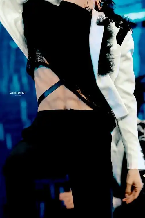 刘耀文萌探2露腹肌##刘耀文腹肌