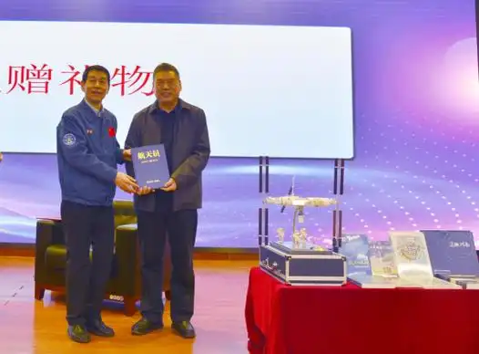 航天员赵传东到郑州市实验高级中学开展航天科普活动3月29日下午,航天