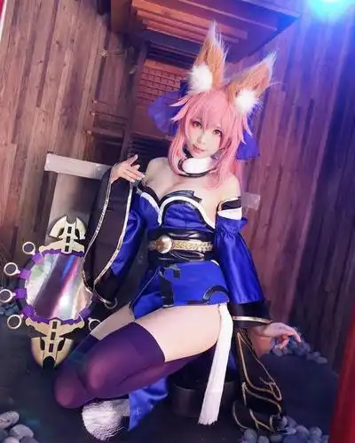 就带来一组玉藻前的cos作品,小姐姐穿泳装清凉上阵,酥胸美腿勾人心魄