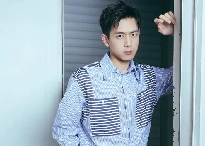 最受泰国网友喜爱的男明星李现第十王一博第二榜首实至名归