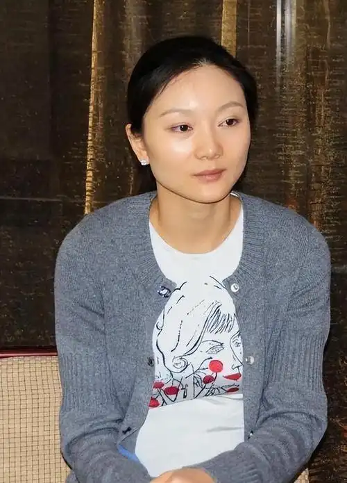 被张艺谋藏了13年,如今苦尽甘来的陈婷,凭什么当年能赢了巩俐?