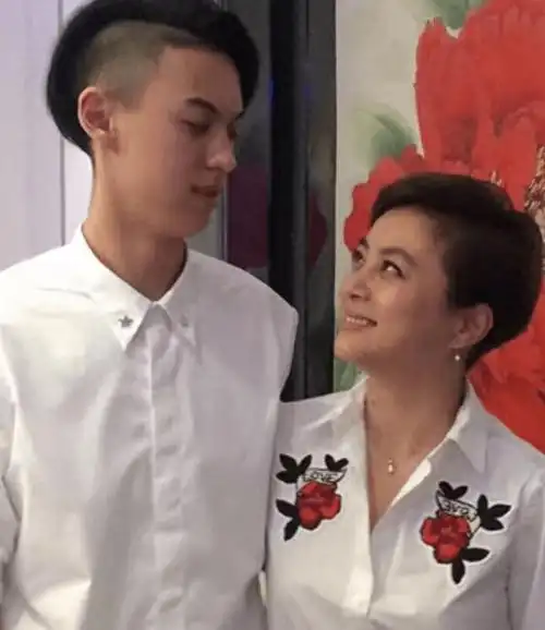 回顾26岁与初恋离婚34岁嫁犹太富商分居15年如今李玲玉还好吗