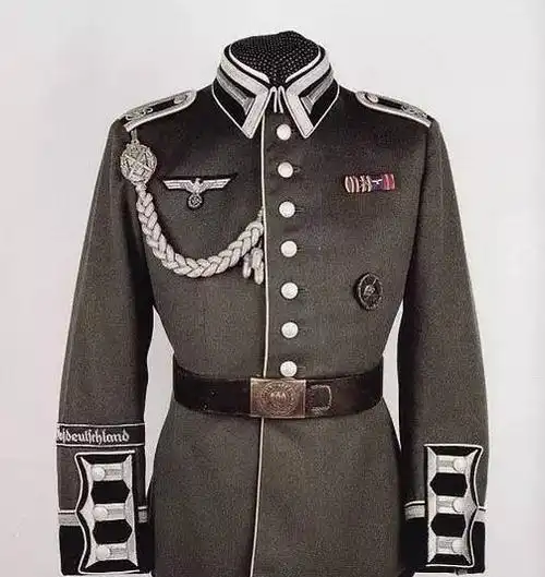 直击号称二战"最帅气"军装的德军制服