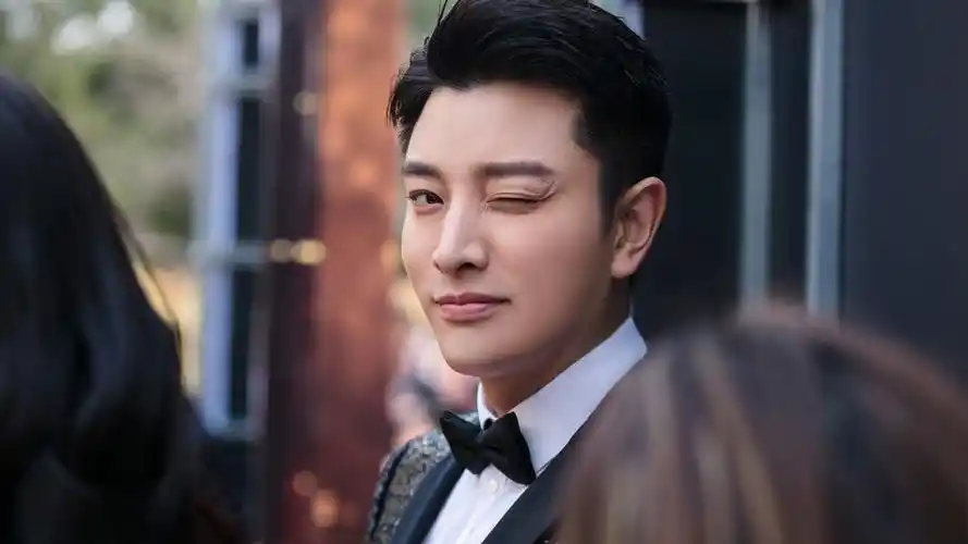 贾乃亮为自己的爱犬取名为马冬梅,直言他家的狗狗气场十足!