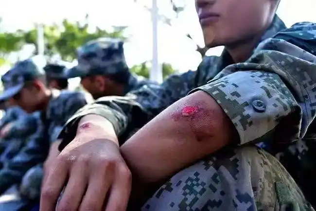 军人专属纹身,怕了吗?_网易订阅