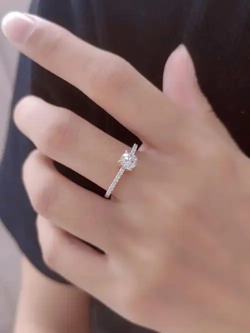 臂上的满钻指尖都是bling78bling78的-钻石大小:9650分戒托材质