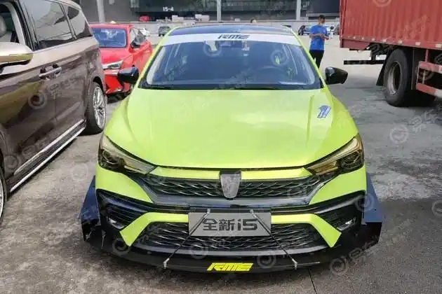 2021成都车展探馆:上汽荣威i5改装版