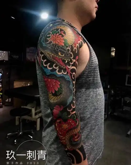 蛇纹身图片_手臂老传统纹身图案