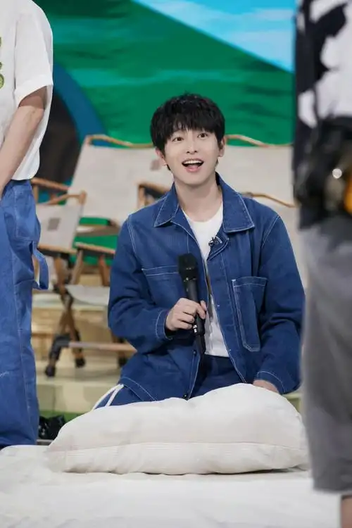 彭昱畅超话#彭昱畅你好星期六#这三张是什么可爱鬼!太可爱了吧