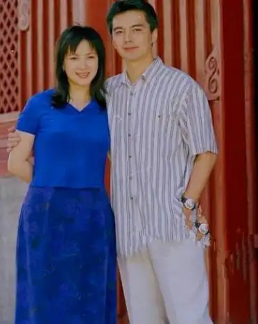 "风流才子"许亚军,4段婚姻无缝衔接,为何对现任妻子忠心耿耿