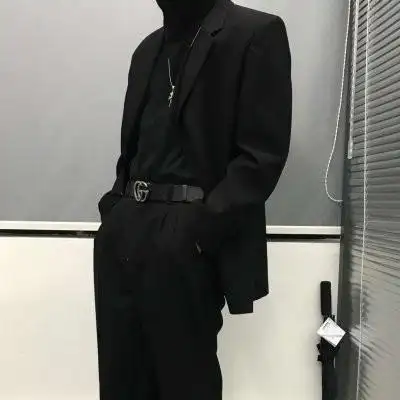 西服男生不露头头像