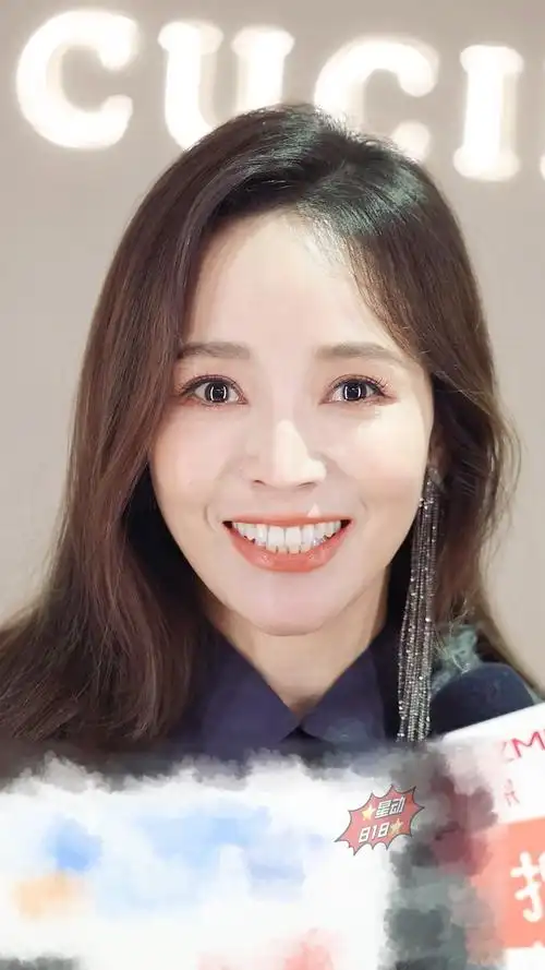 侯佩岑 优雅美丽大方的侯主播 还是那么甜