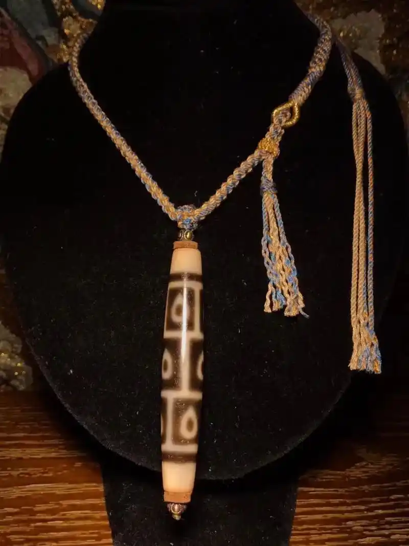 九眼天珠项链.906980 高油精品包浆风化老玛瑙佛心九眼天 - 抖音