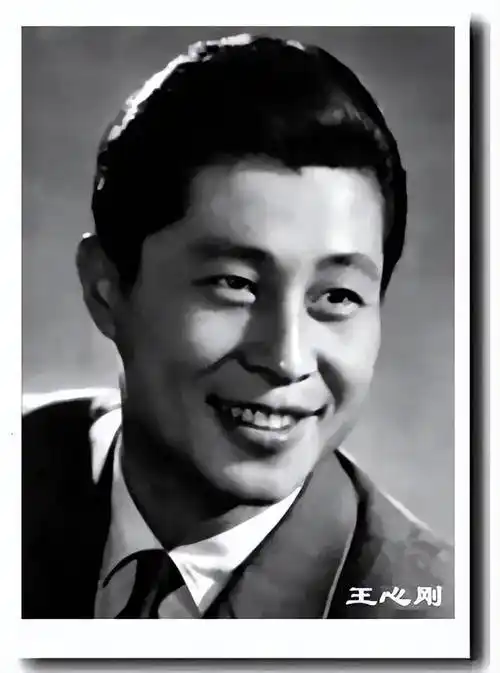 著名演员王心刚:成名后不忘"糟糠之妻",晚年与家人过普通生活