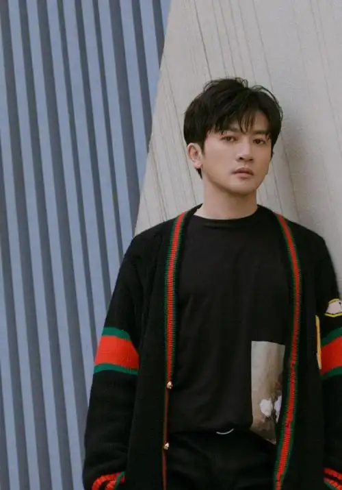 苏有朋这款新发型太有型,大叔变回乖乖虎,依旧阳光帅气!