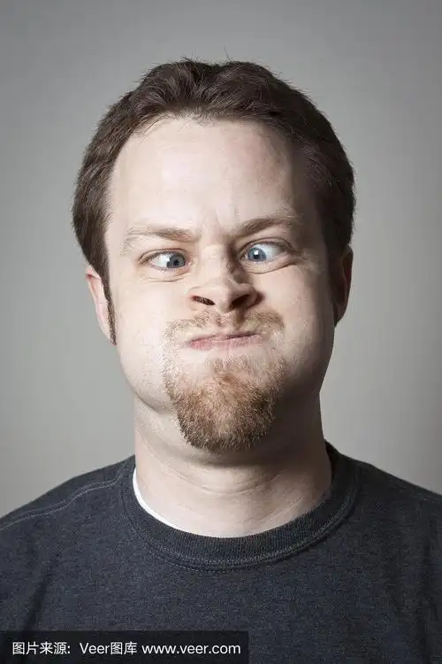 男人屏住呼吸,斗鸡眼