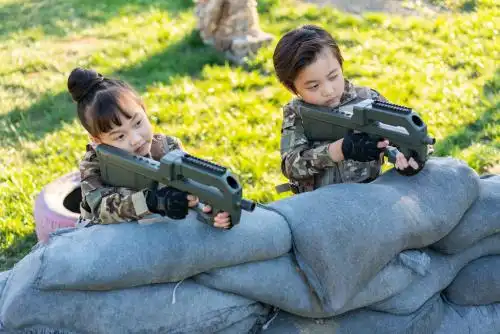 快乐的儿童玩cs 东方人